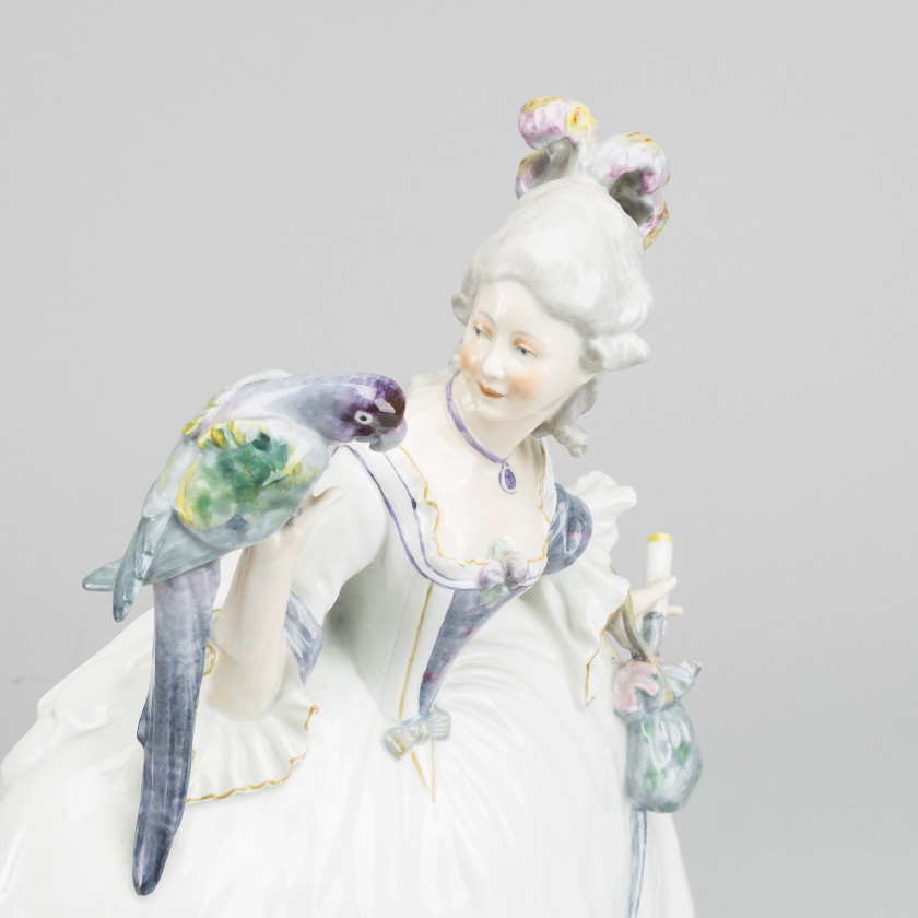 Фарфоровая фигура "Дама с попугаем"