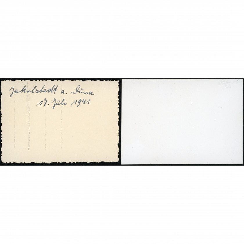 Jēkabpils (Latvija) — Notriekta padomju militārā lidmašīna un vācu karavīri, perioda datējums: 1941. gada 17. jūlijs, izdevējs: nav norādīts (privātas amatieru fotogrāfijas)