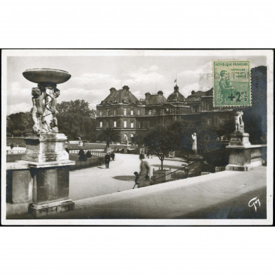 Paris (Luxembourg Garden, France), year: 1910...