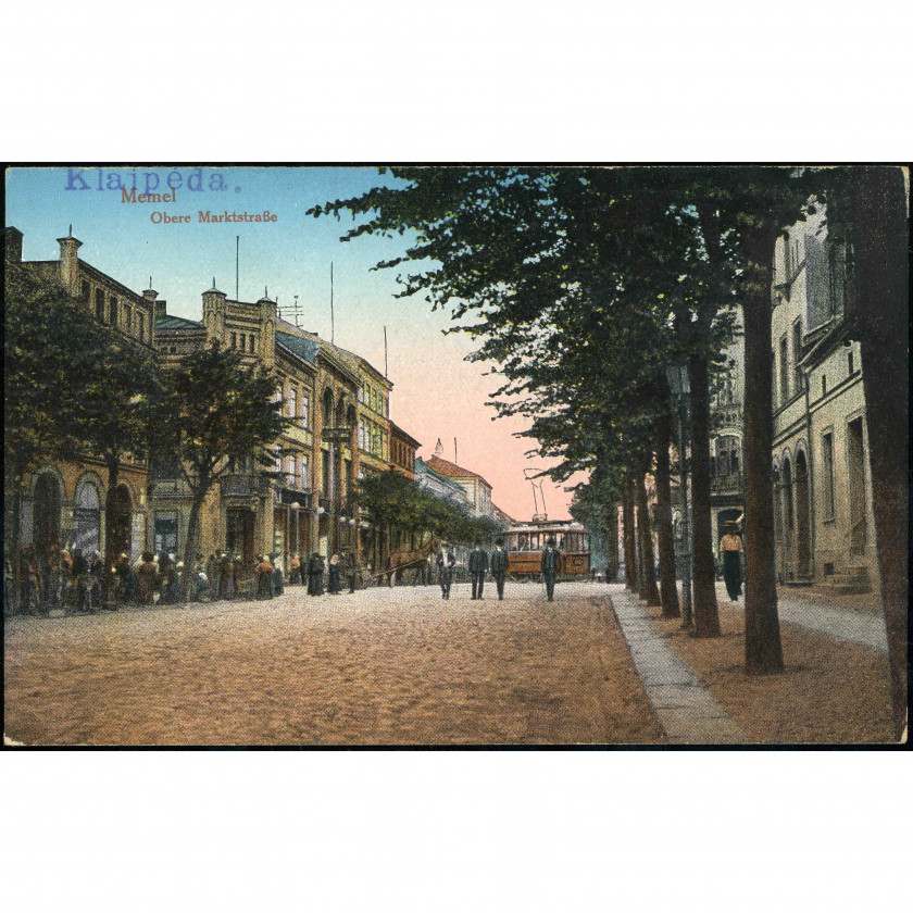 Klaipėda (Memel) (Lithuania) — Obere Marktstraße (now Turgaus Street) with a tram and pedestrians, period: 1920s–1930s (interwar period), publisher: Unknown (No. 93542).