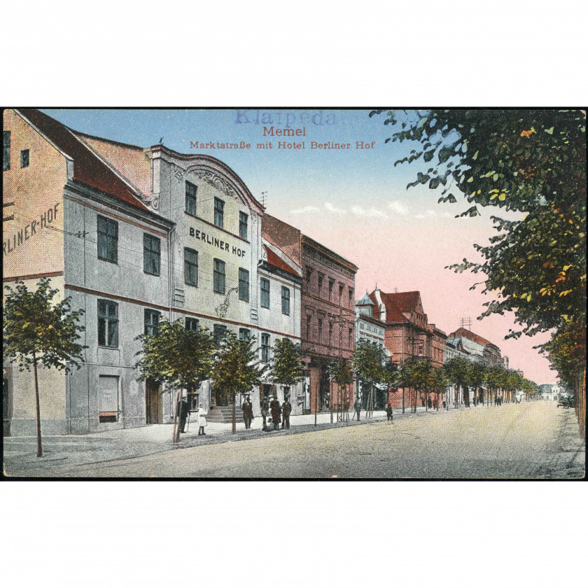 Клайпеда (Мемель) (Литва) — Улица Марктштрассе с отелем Berliner Hof (Marktstraße mit Hotel Berliner Hof), период: 1920-е — 1930-е гг., издатель: Verlag Robert Schmidt's Buchhandlung (Inh. Rich. Krips), Memel (на обороте штамп Alfredas Mitris, Šiauliai).