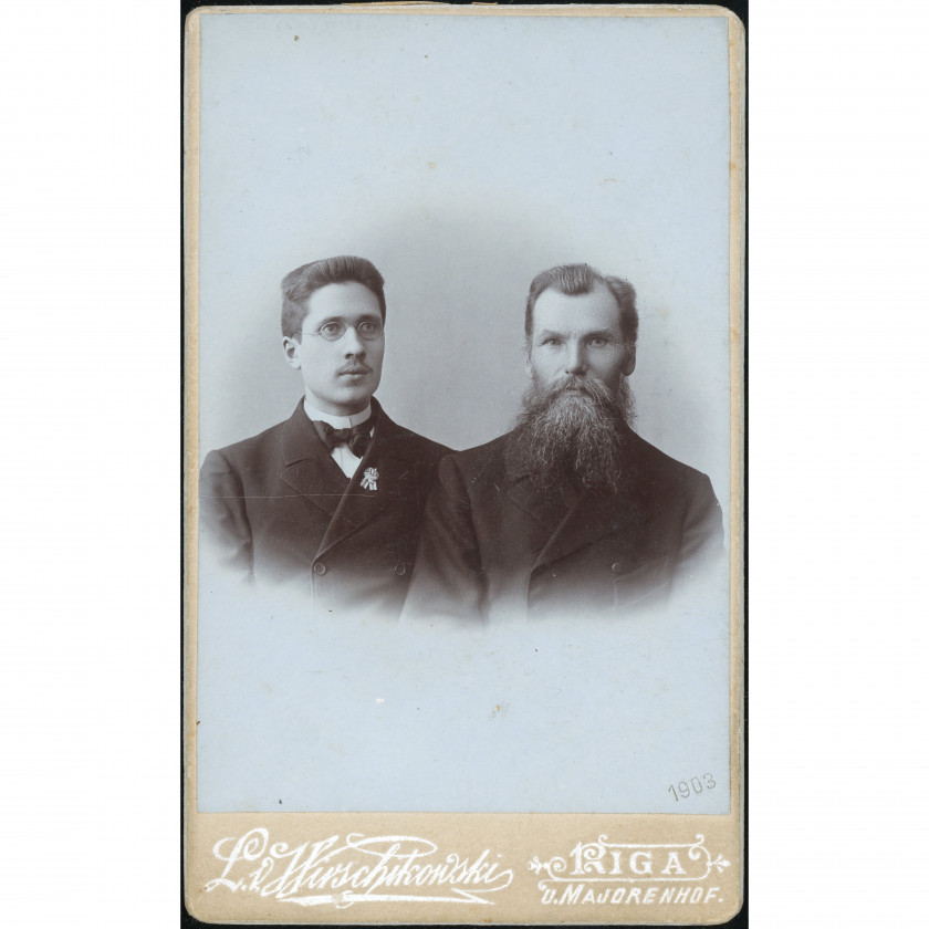 L. v. Hirschikowski Photographic Studio (Cabinet Photograph): Dual portrait of men. Riga (1903)