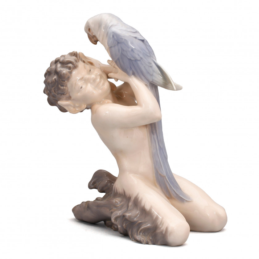 Porcelāna figūra “Fauns ar papagaili”