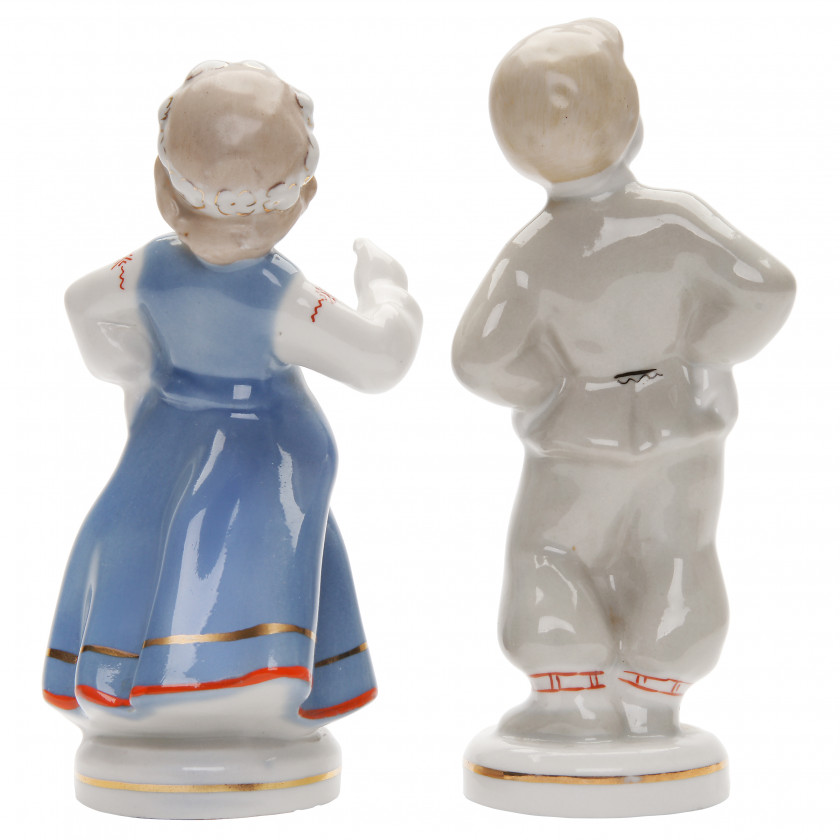 A pair of porcelain figures "Folk dance"