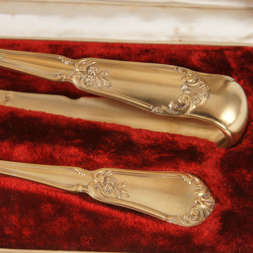 Silver two-piece serving set