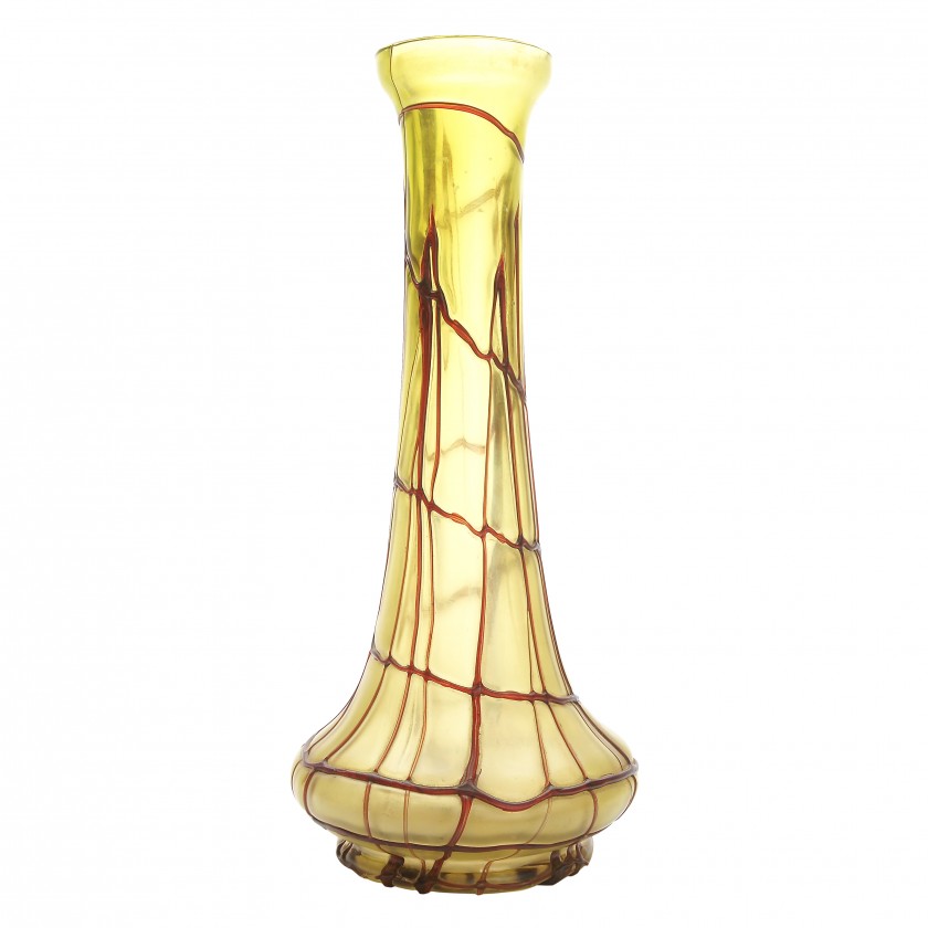 Стеклянная ваза в стиле Арт Нуво