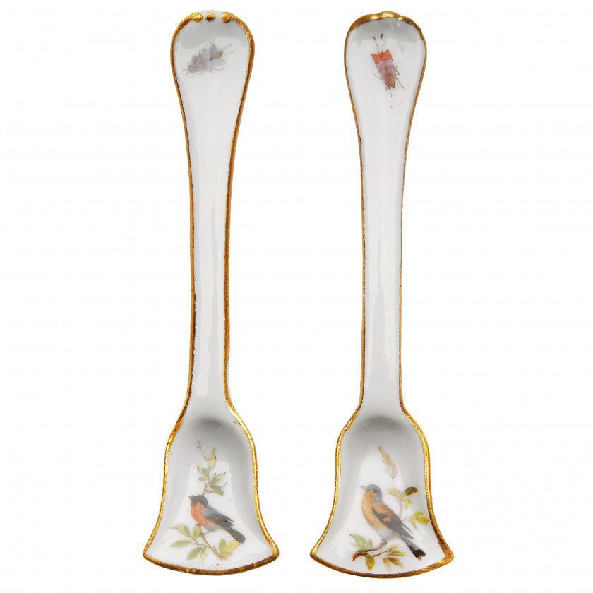 A pair of porcelain spoons