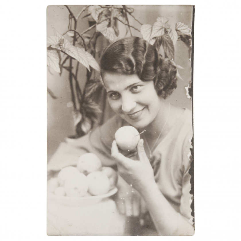 Photography "Portrait of a young women with apples"