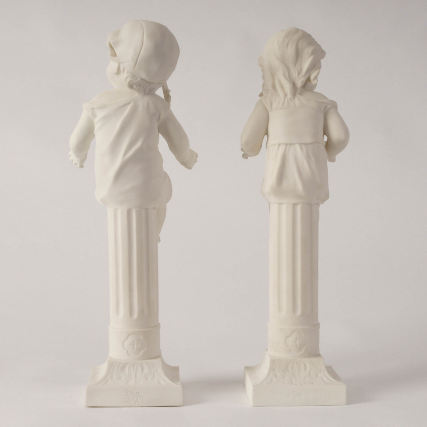 A pair of biscuit figures "Children on the columns"