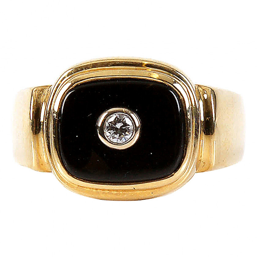Золотое кольцо с агатом и бриллиантом