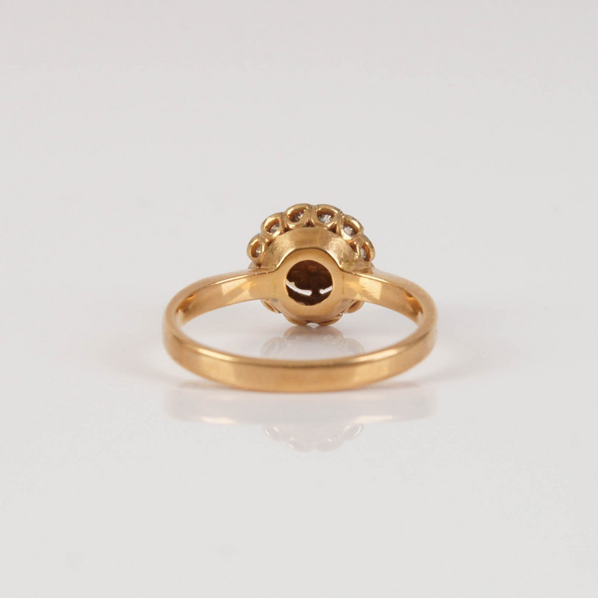 Zelta gredzens ar pērli un dimantiem