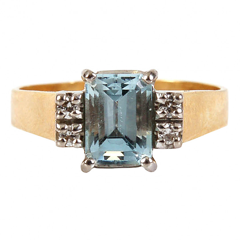 Gold ring with aquamarine and diamonds