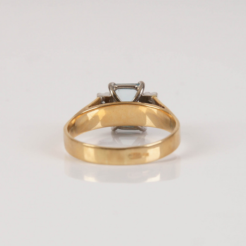 Золотое кольцо с аквамарином и бриллиантами