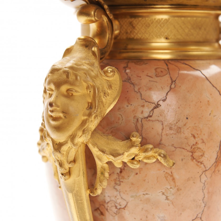 Decorative marble vase with bronze elements