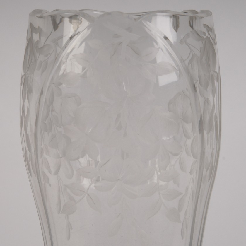 Стеклянная ваза для цветов
