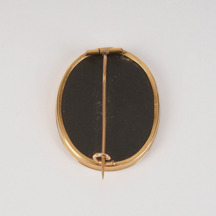 Gold brooch with Florentine micro-mosaic "Pietra Dura"