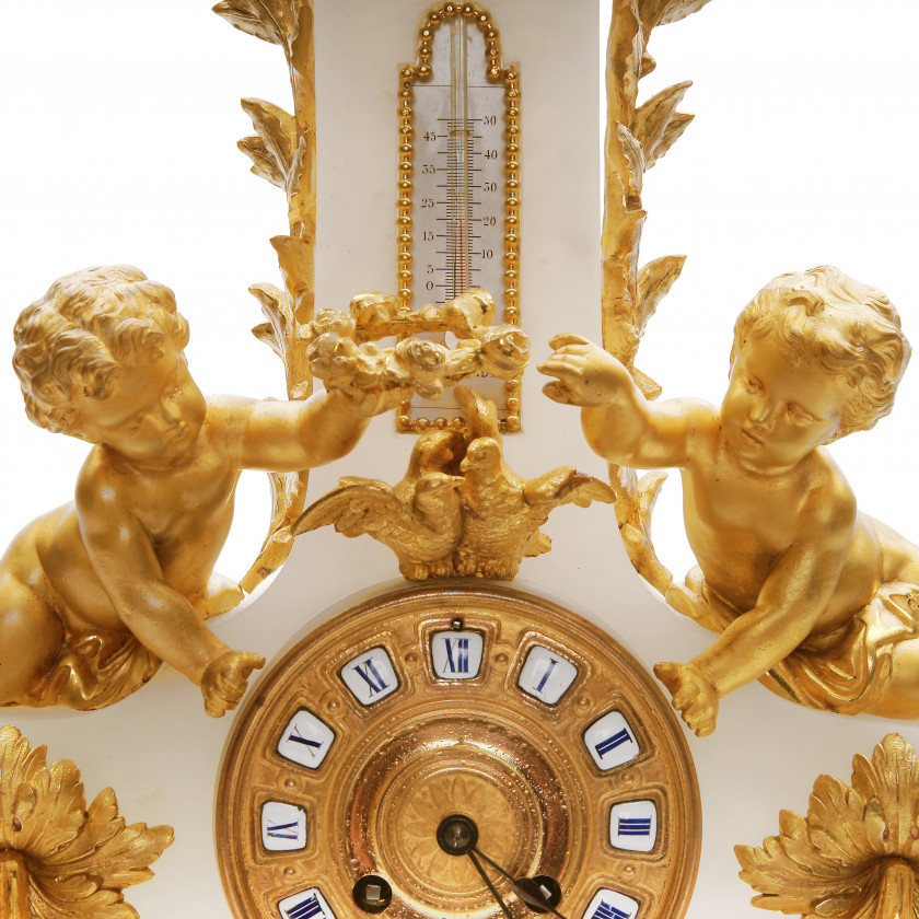 Mantel clock with thermometer