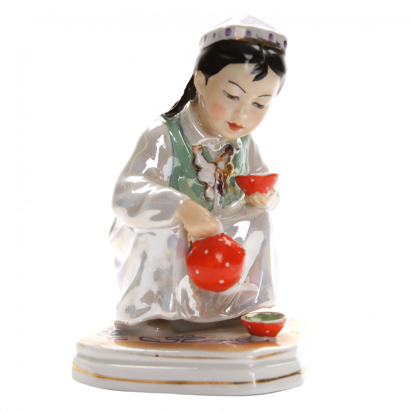 Porcelain figure "Small hostess"