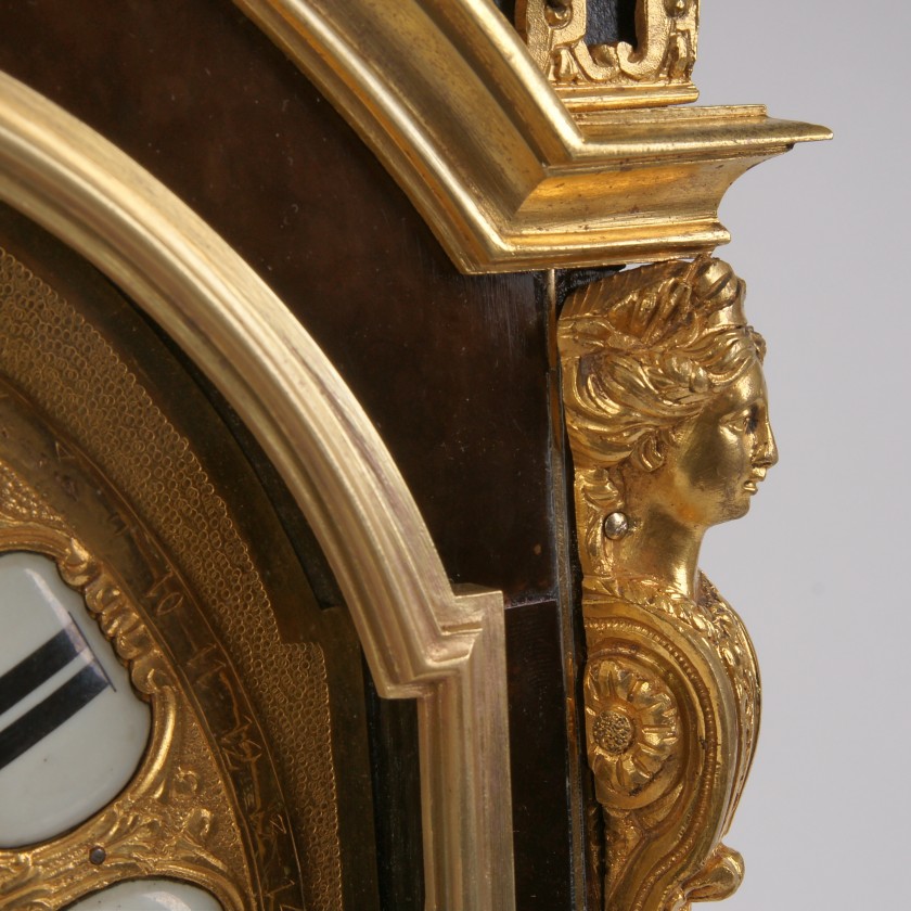 Bronzas pulkstenis no bruņurupuča čaulas ar bronzas elementiem