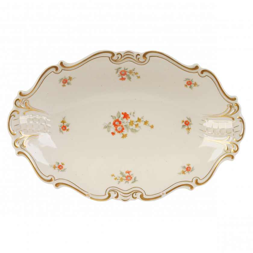 Porcelain dish with floral ornament