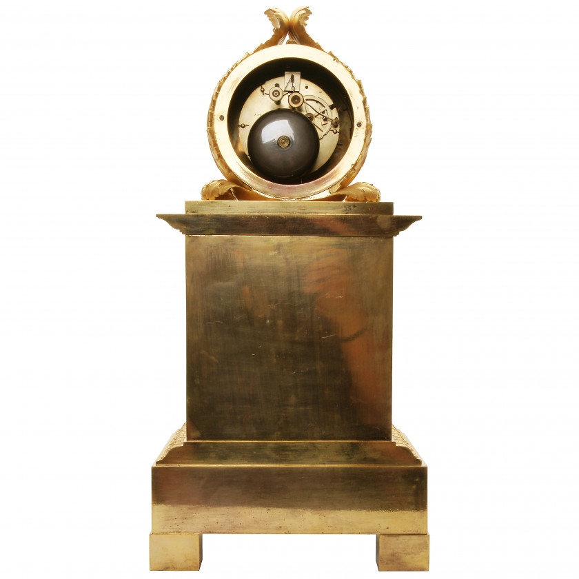 Ampīra stila bronzas kamīna pulkstenis
