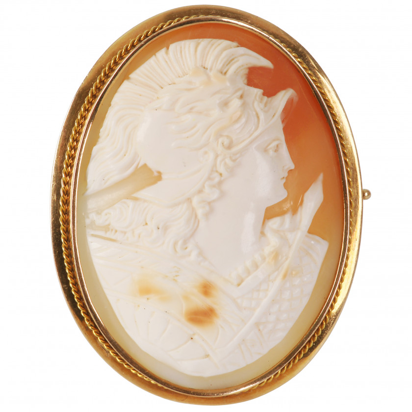 Gold brooch with cameo