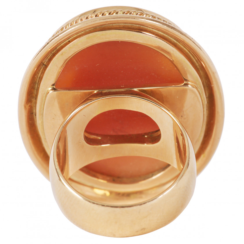 Золотое кольцо с камеей