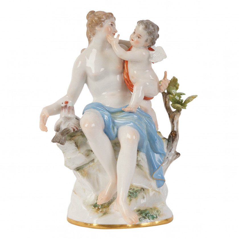 Фарфоровая фигура "Венера и Амур"