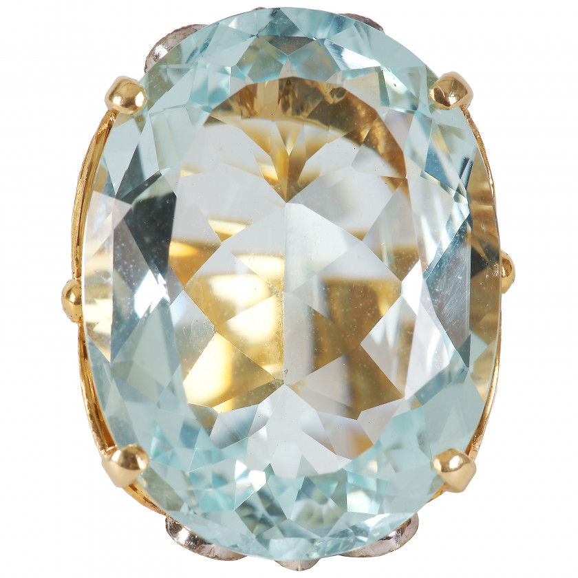 Золотое кольцо с большим аквамарином и бриллиантами