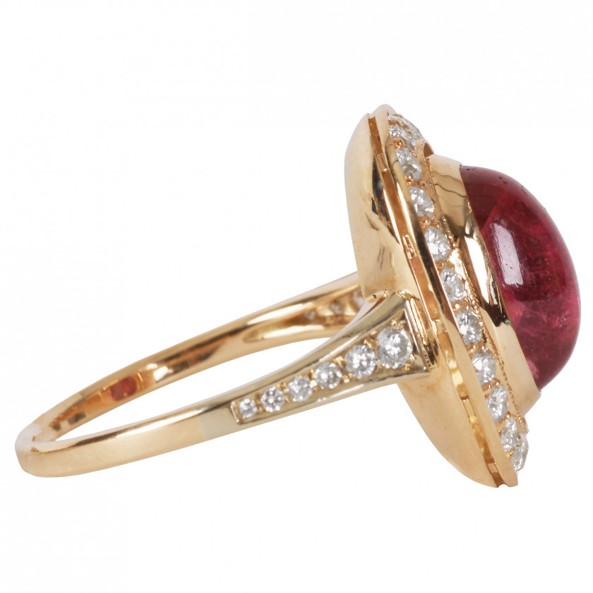 Gold ring with tourmaline and diamonds
