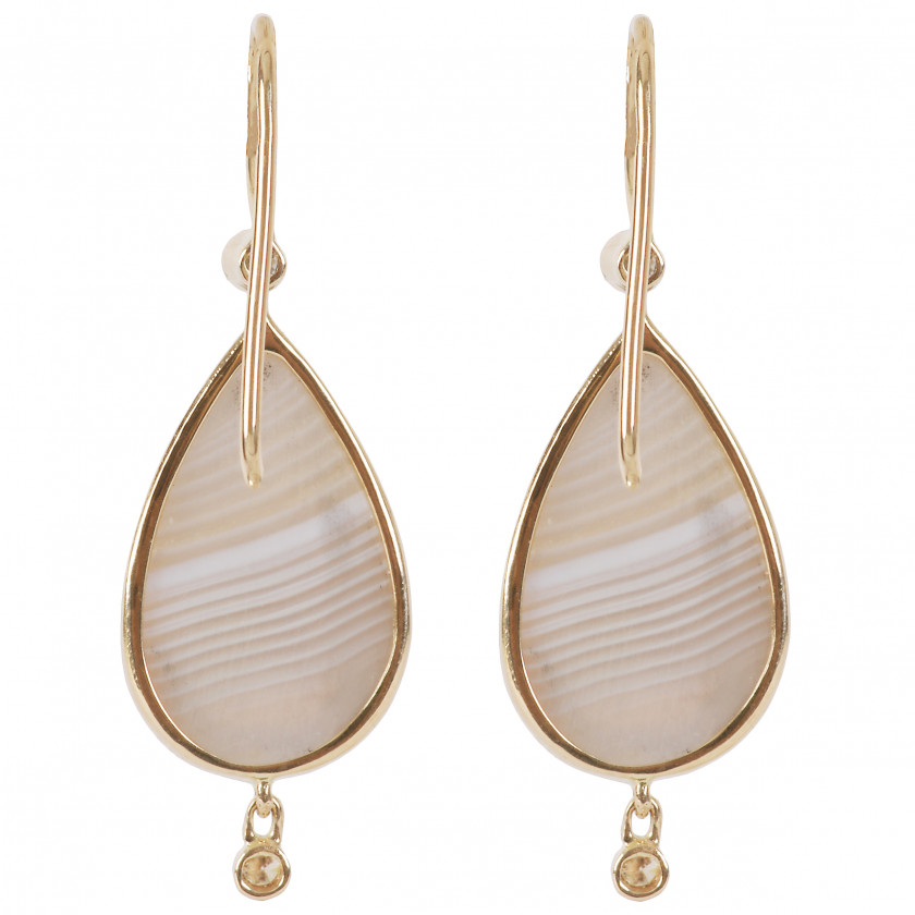Gold earrings with diamonds and agates