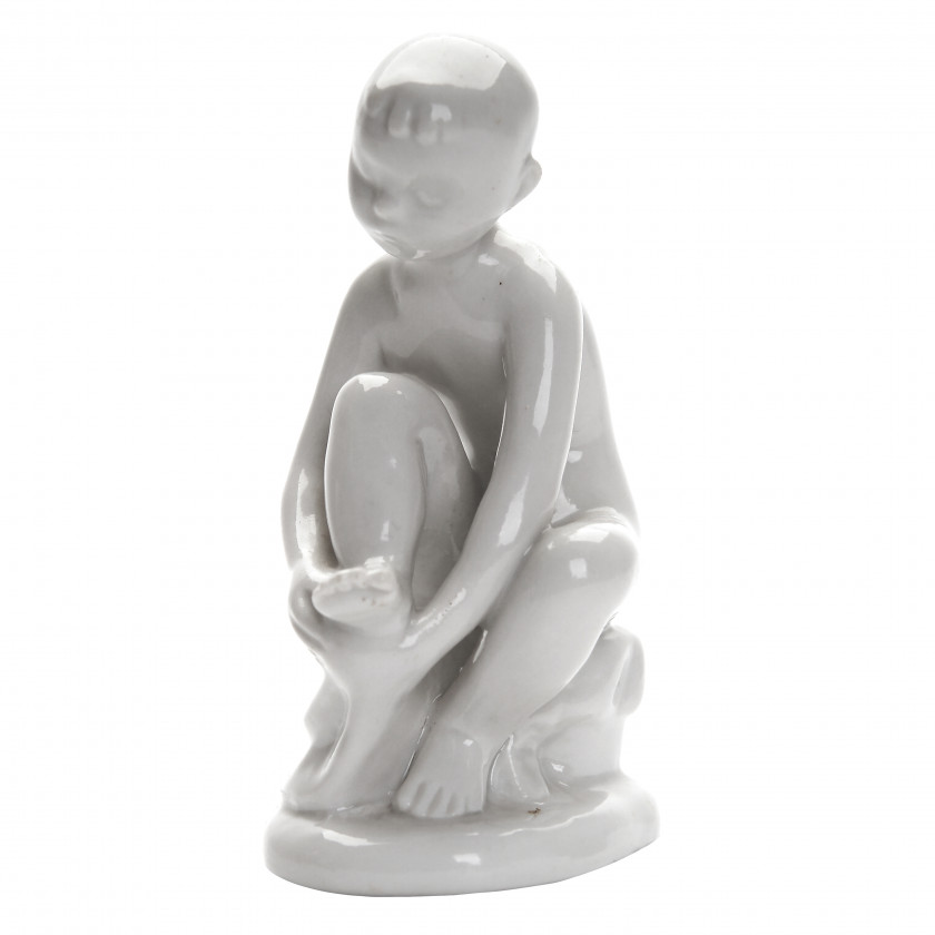 Porcelāna figūra "Zēns ar dvieli"