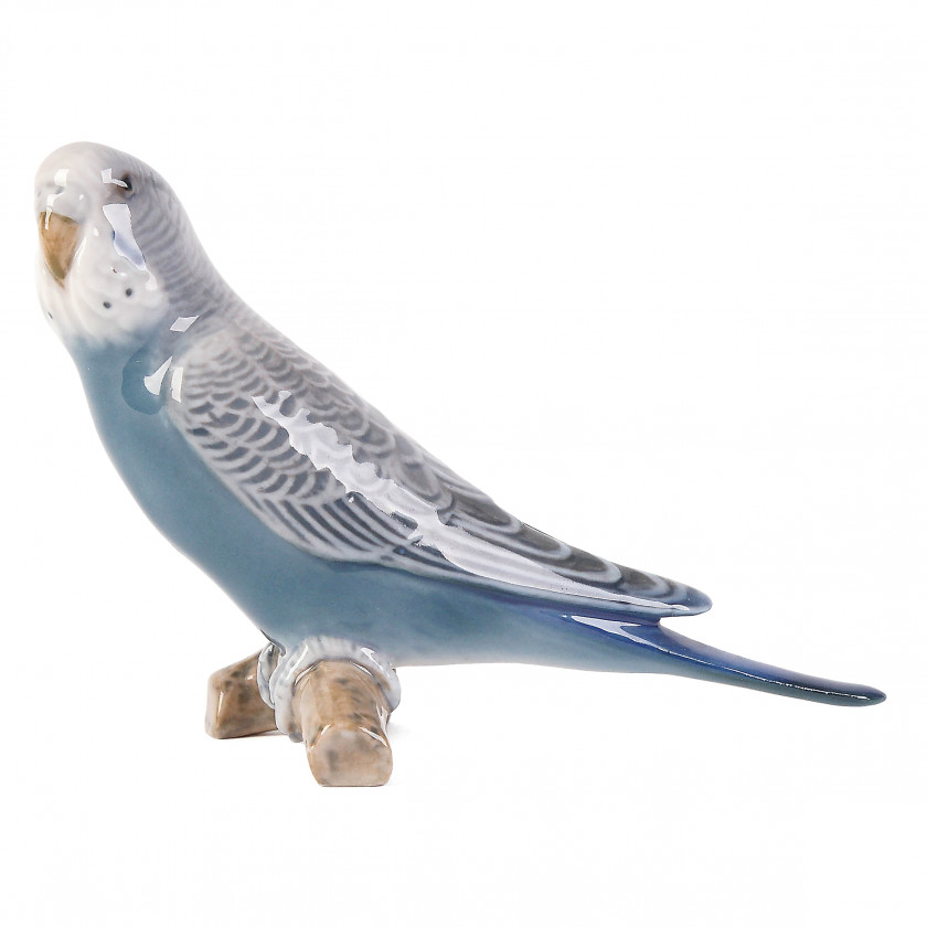 Фарфоровая фигура "Голубой волнистый попугайчик"