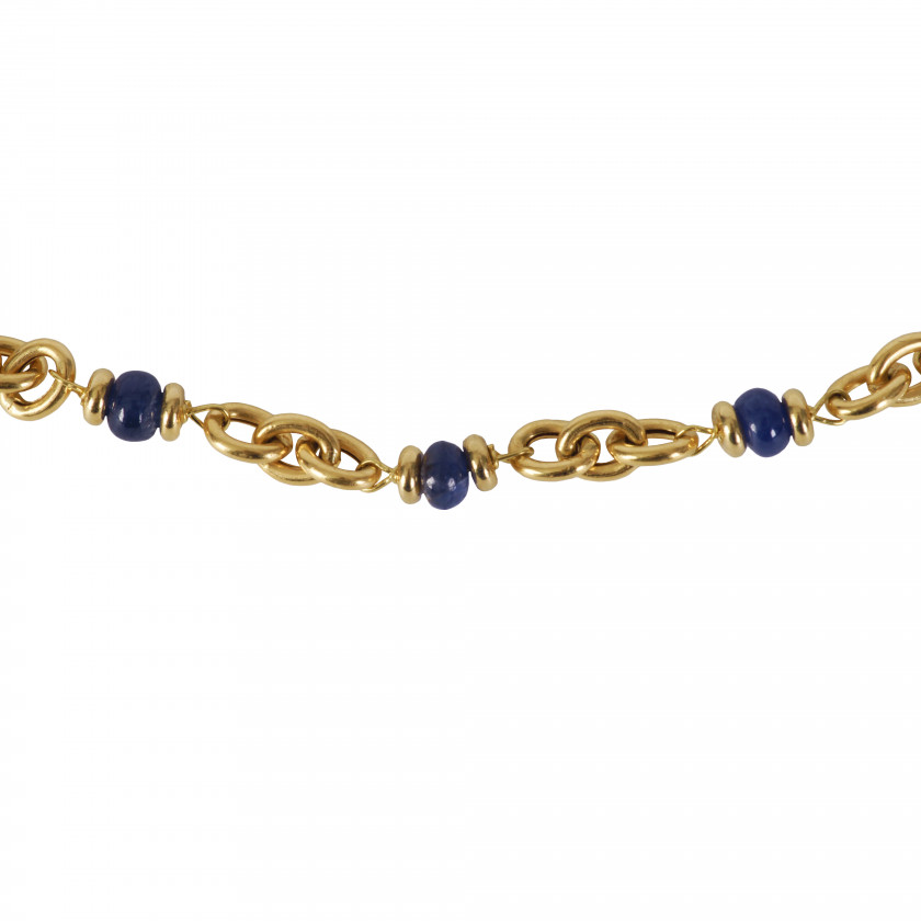 Gold necklace with sapphires