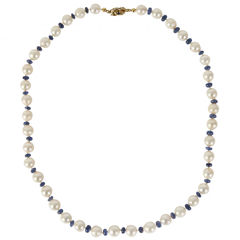 Pearl necklace with sapphires and gold clasp