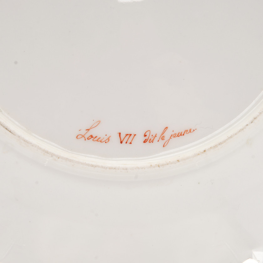 Фарфоровая декоративная тарелка "Луи VII"