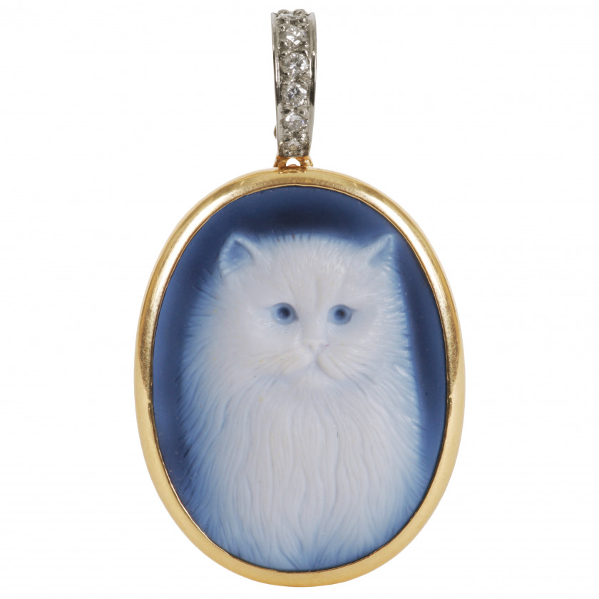 Gold pendant - brooch with cameo and diamonds "Cat"