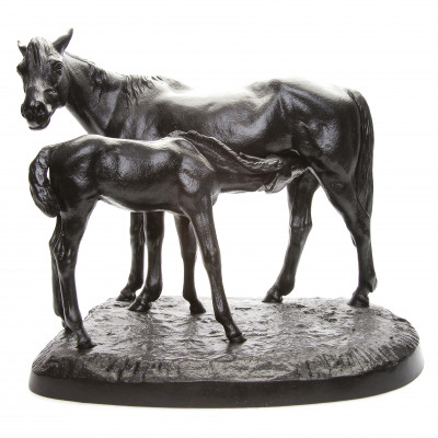 Sculpture "Mare with a foal"