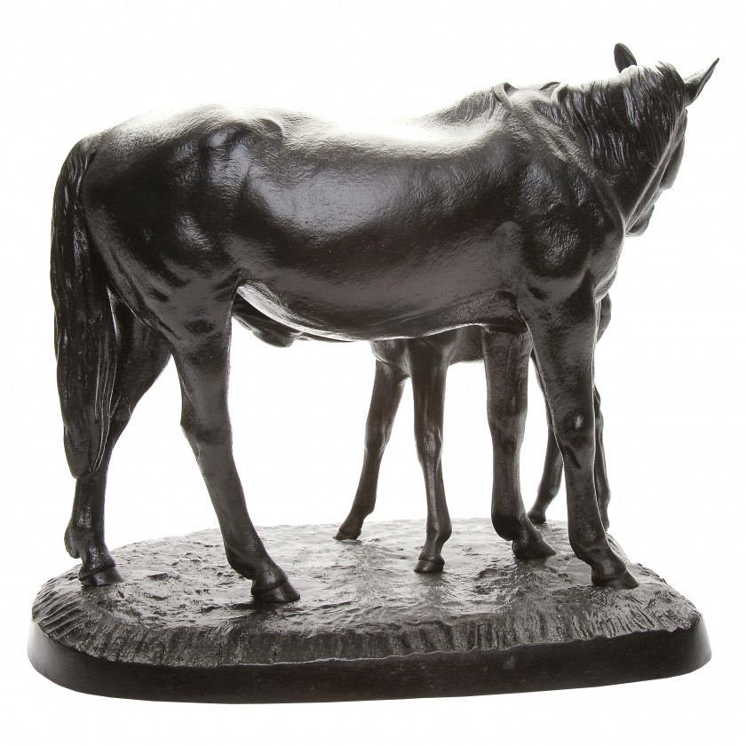Sculpture "Mare with a foal"