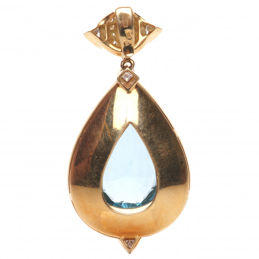 Gold pendant with aquamarine and diamonds
