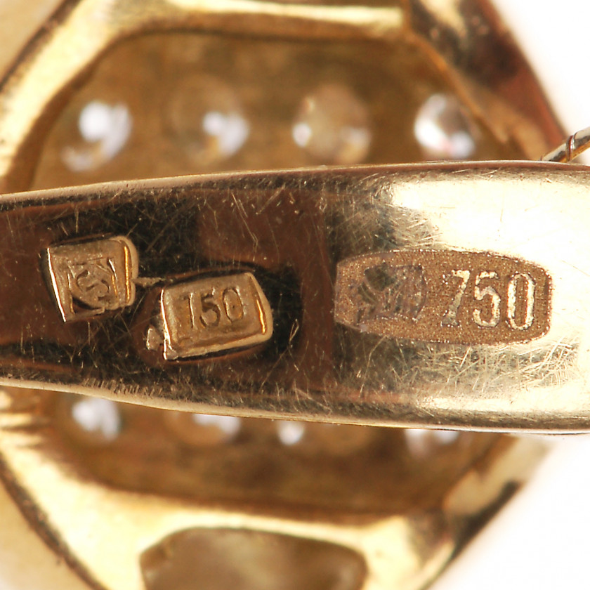 Gold pendant with aquamarine and diamonds