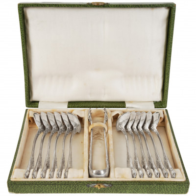 Set of silver teaspoons with sugar tongs, 13...