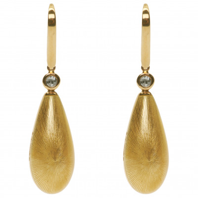 Gold earrings with diamonds and enamel