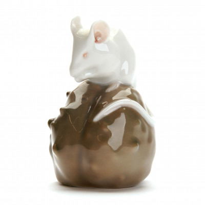 Porcelain figure "Mouse on chestnut"