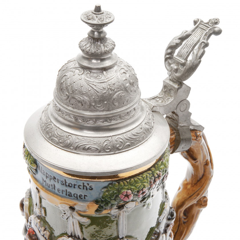 Beer stein with musical mechanism "Klapperstorch's musterlager"