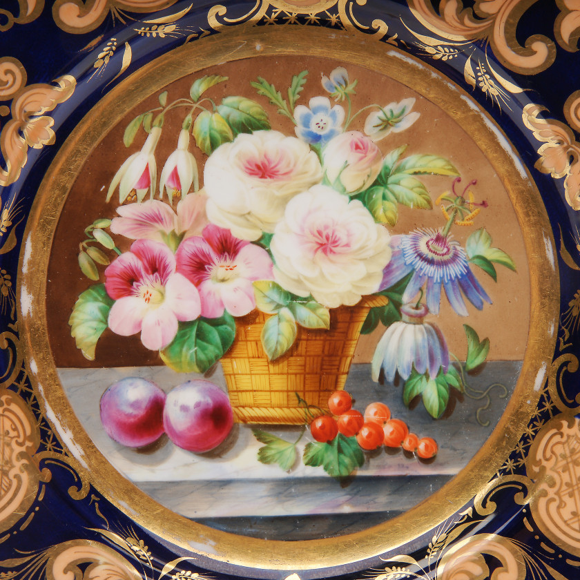 Deserta šķīvis ar ziedu kluso dabu