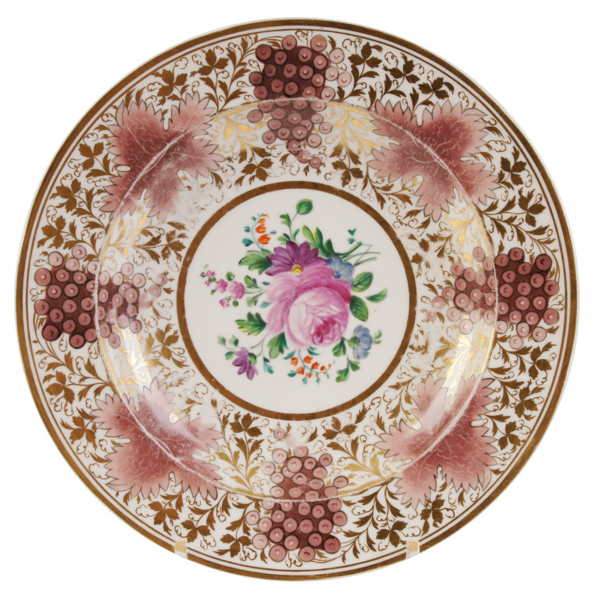 Фарфоровая тарелка из Корбиевского сервиза