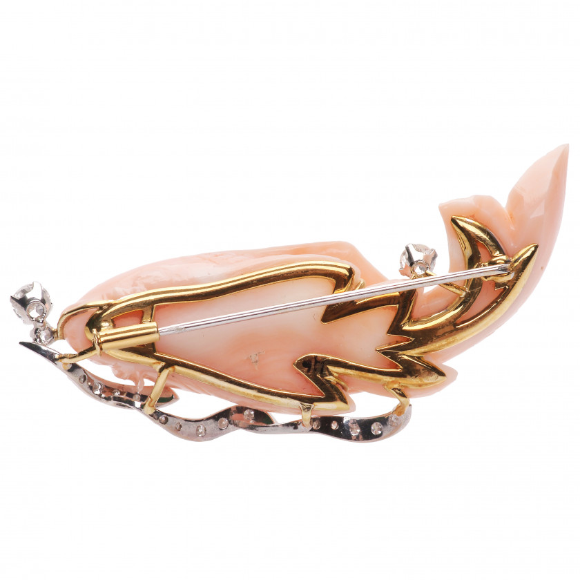 Gold brooch with coral and diamonds "Fish"