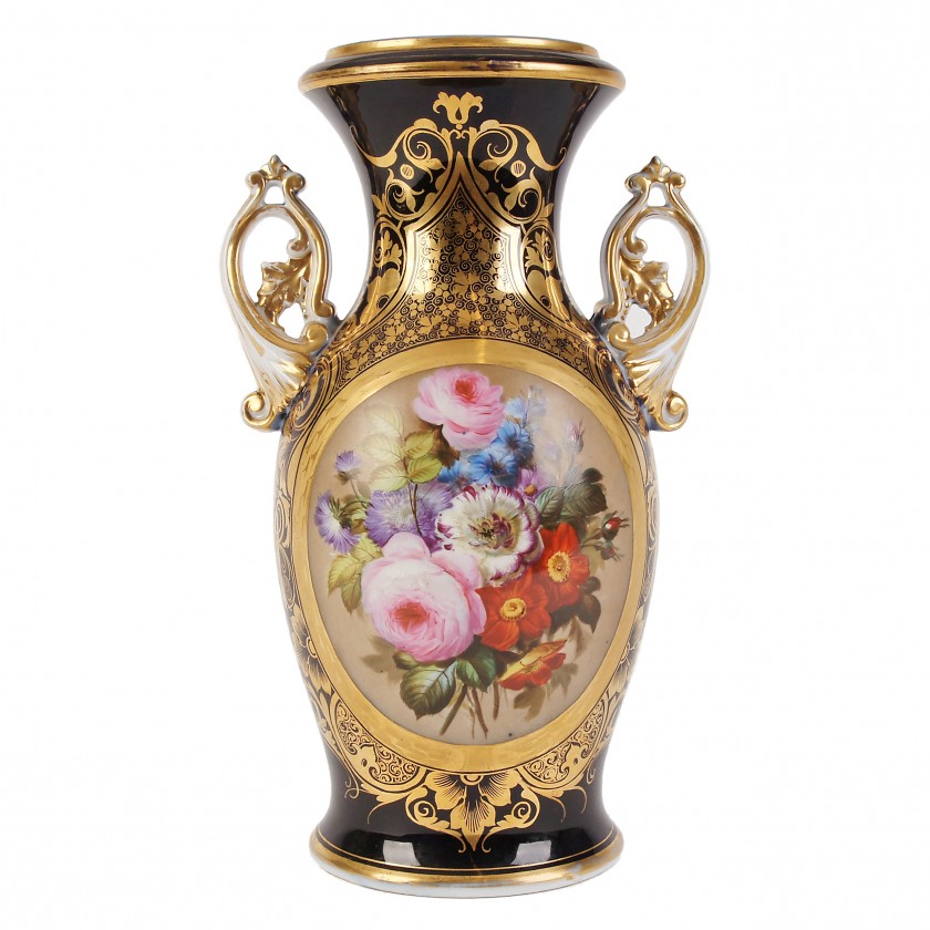 Large porcelain decorative vase