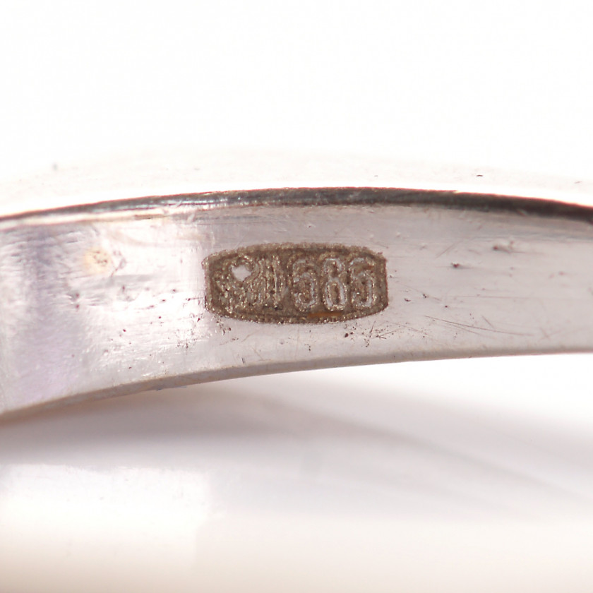 Zelta gredzens ar ametistu un dimantiem